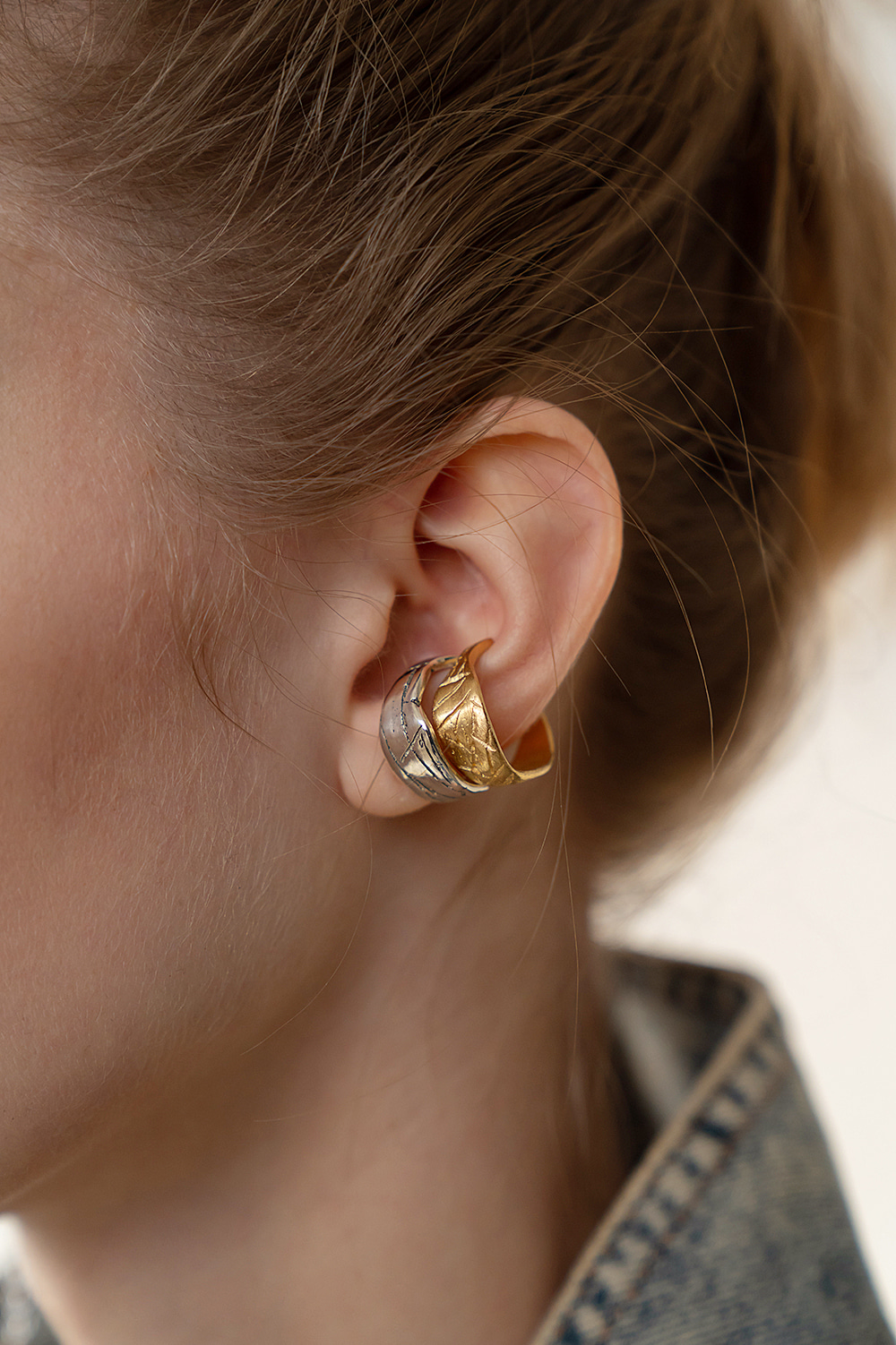 the mural of gold ear-cuff